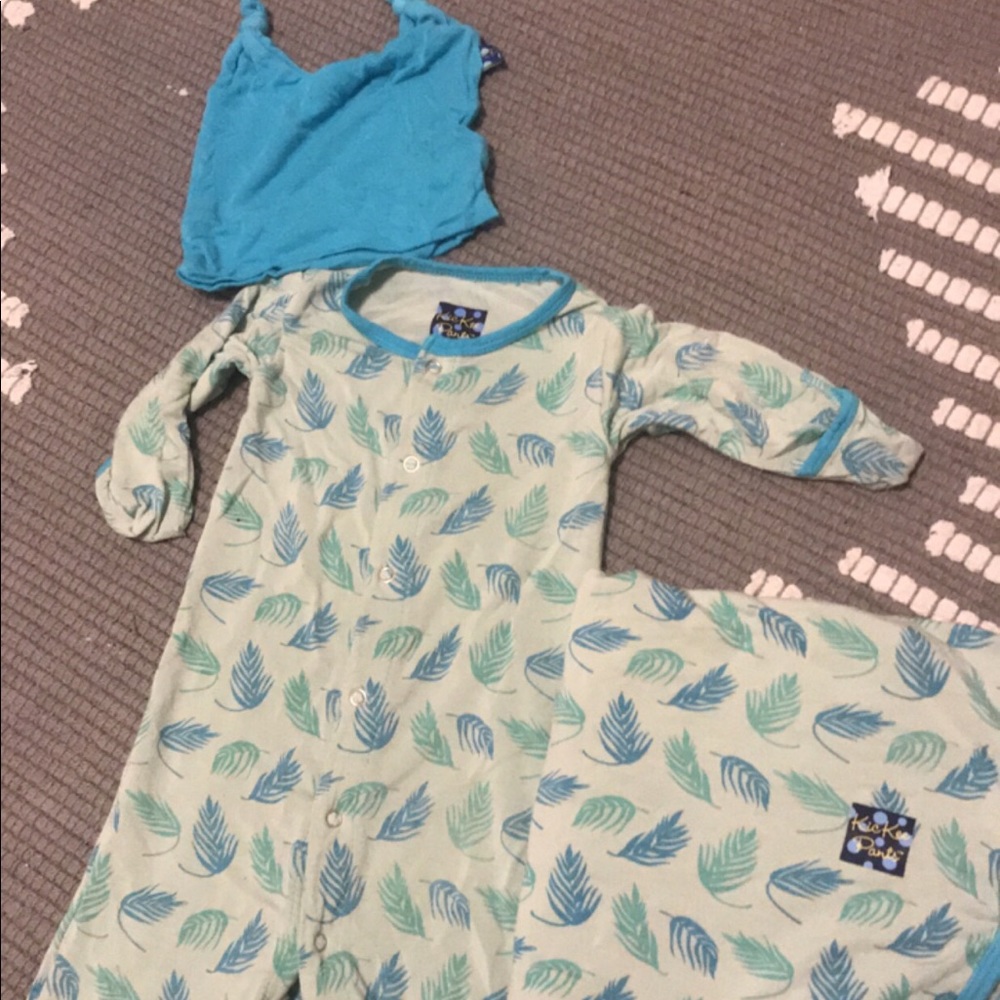 Kickee pants gown/pj matching set with swadler